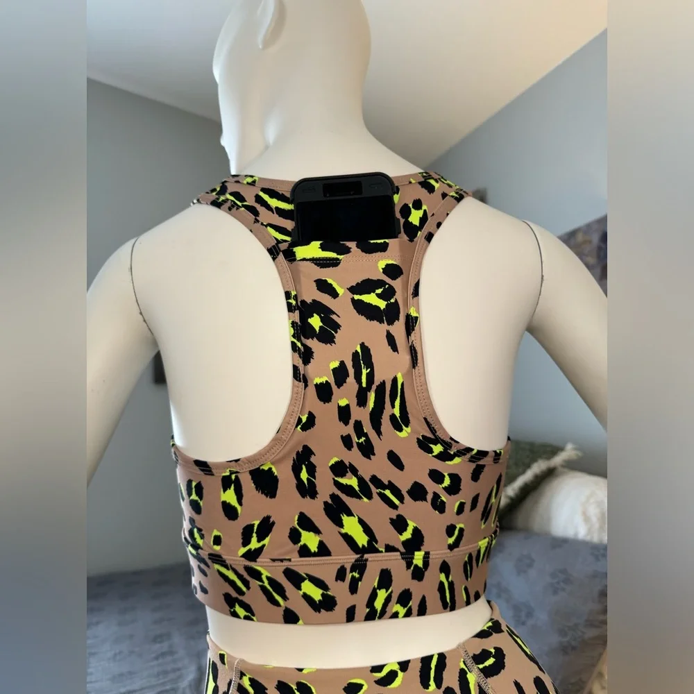 Fabletics leopard outfit. Bottoms xs and top is medium. Sold as set. - Picture 5 of 11